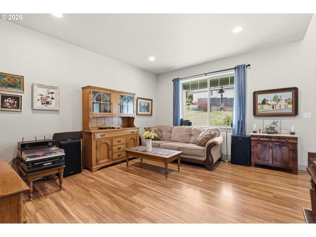 87977 10TH St, Veneta, OR 97487