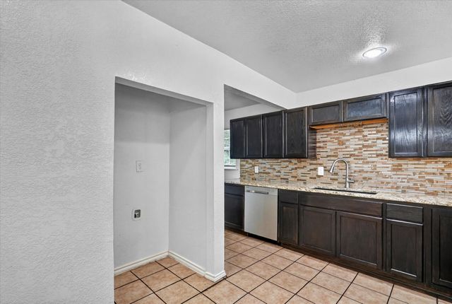 5301 Scoggins Street, Sansom Park, TX 76114