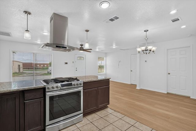 5301 Scoggins Street, Sansom Park, TX 76114