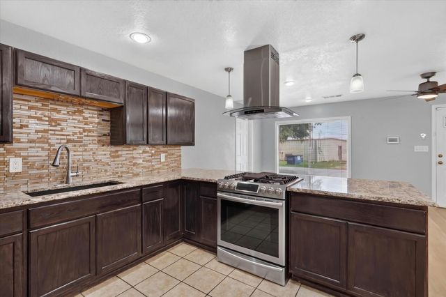 5301 Scoggins Street, Sansom Park, TX 76114