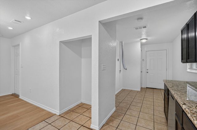 5301 Scoggins Street, Sansom Park, TX 76114