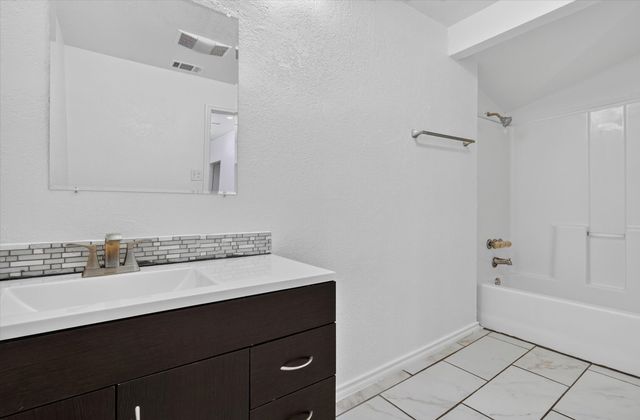 5301 Scoggins Street, Sansom Park, TX 76114