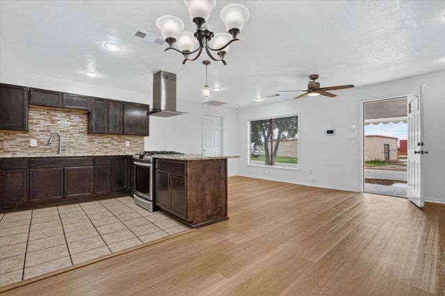 5301 Scoggins Street, Sansom Park, TX 76114
