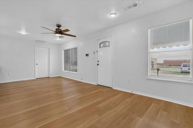 5301 Scoggins Street, Sansom Park, TX 76114