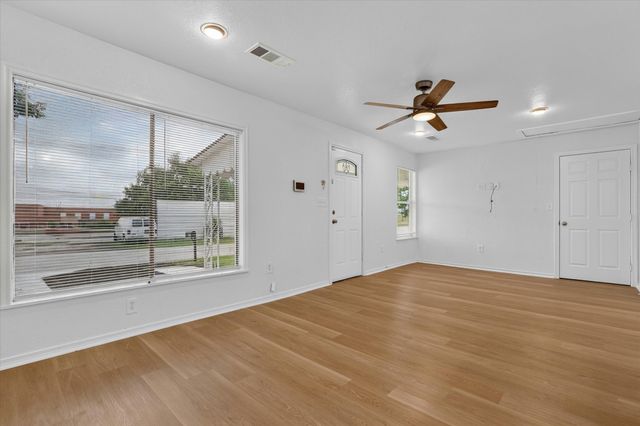 5301 Scoggins Street, Sansom Park, TX 76114