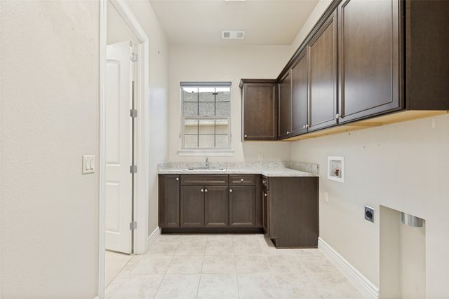 9805 Ironwood Drive, Denton, TX 76207