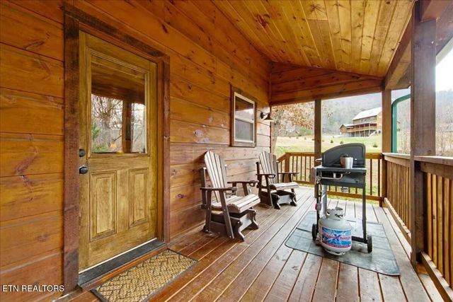 3213 Samuel Wear Drive, Sevierville, TN 37862