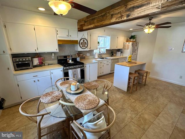 62 HINKLE DR, Bordentown, NJ 08505