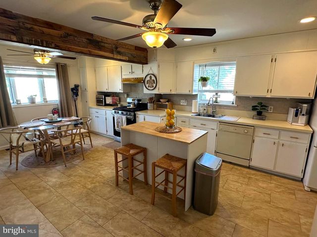 62 HINKLE DR, Bordentown, NJ 08505