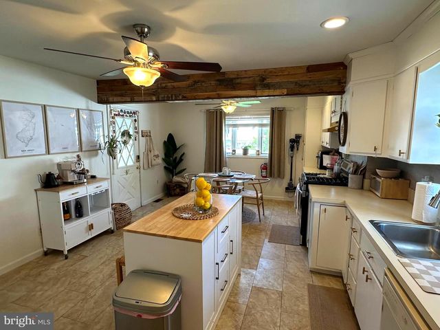 62 HINKLE DR, Bordentown, NJ 08505
