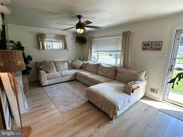 62 HINKLE DR, Bordentown, NJ 08505