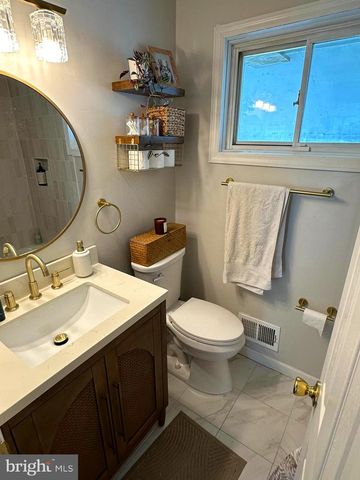 62 HINKLE DR, Bordentown, NJ 08505