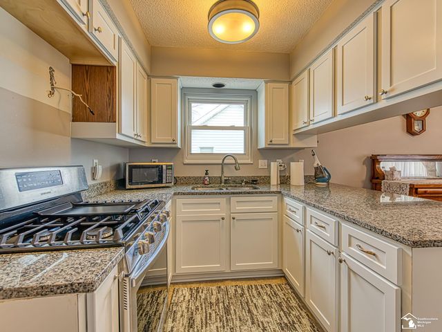 251 Midway Street, Dundee, MI 48131