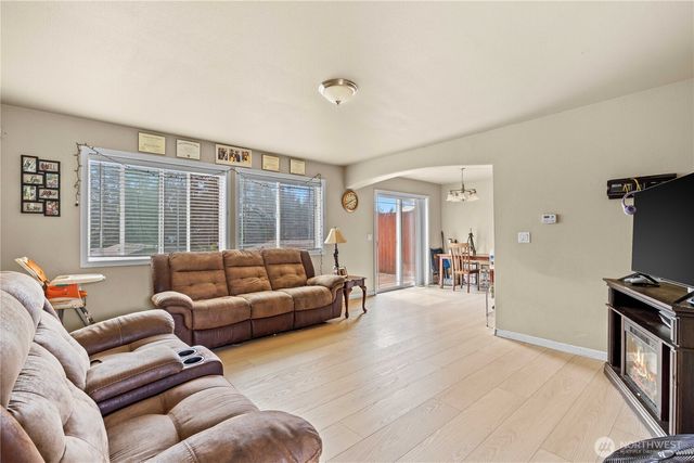 122 & 124 173rd Street E, Spanaway, WA 98387