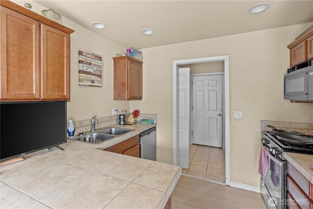 122 & 124 173rd Street E, Spanaway, WA 98387