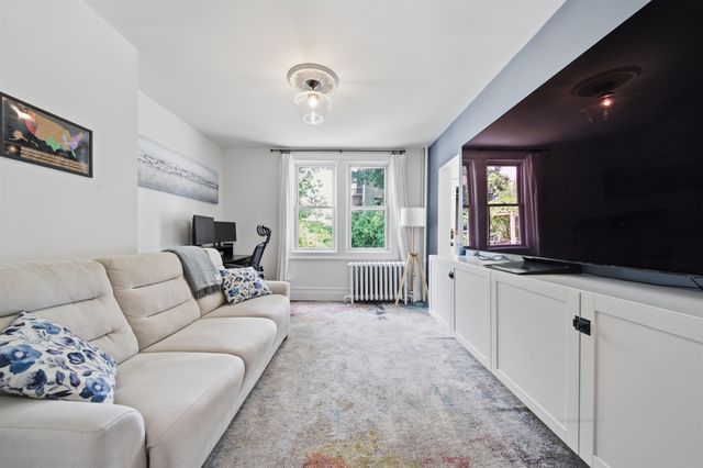 22 LAIDLAW AVE, Jc, Heights, NJ 07306