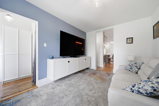 22 LAIDLAW AVE, Jc, Heights, NJ 07306