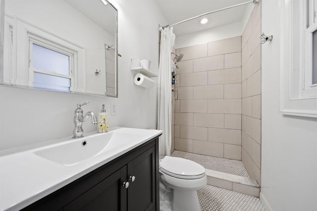 22 LAIDLAW AVE, Jc, Heights, NJ 07306