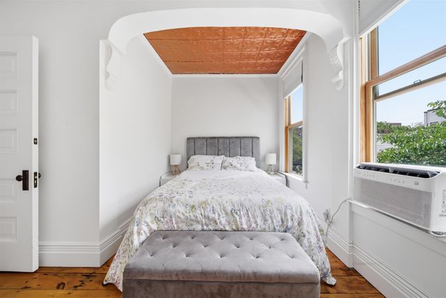 22 LAIDLAW AVE, Jc, Heights, NJ 07306