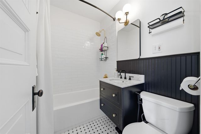 22 LAIDLAW AVE, Jc, Heights, NJ 07306