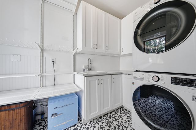 22 LAIDLAW AVE, Jc, Heights, NJ 07306