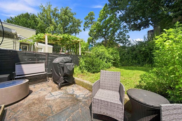 22 LAIDLAW AVE, Jc, Heights, NJ 07306
