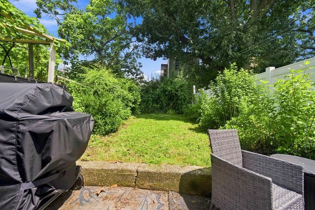 22 LAIDLAW AVE, Jc, Heights, NJ 07306