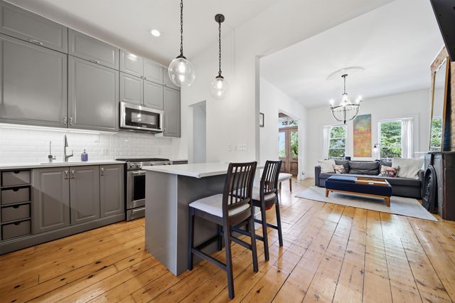 22 LAIDLAW AVE, Jc, Heights, NJ 07306