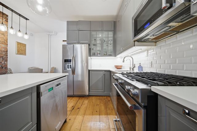 22 LAIDLAW AVE, Jc, Heights, NJ 07306