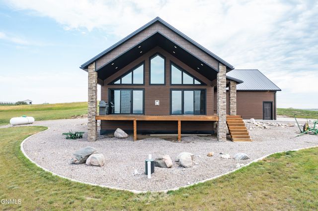 13630 34th Street NW, Bismarck, ND 58503