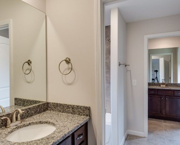 705 Harpeth Knoll Ct, Nashville, TN 37221