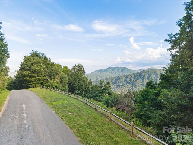 1915 Creston Drive, Black Mountain, NC 28711
