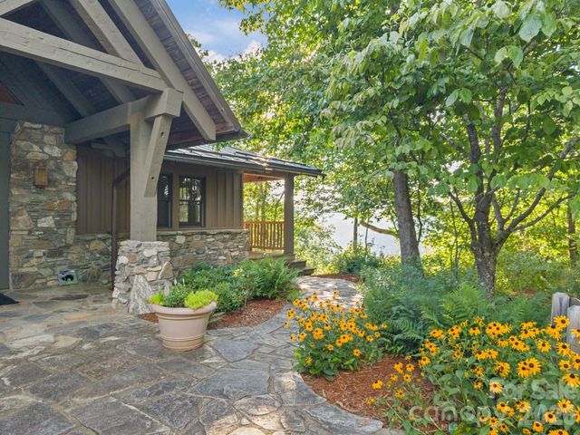 1915 Creston Drive, Black Mountain, NC 28711