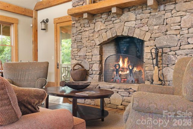 1915 Creston Drive, Black Mountain, NC 28711
