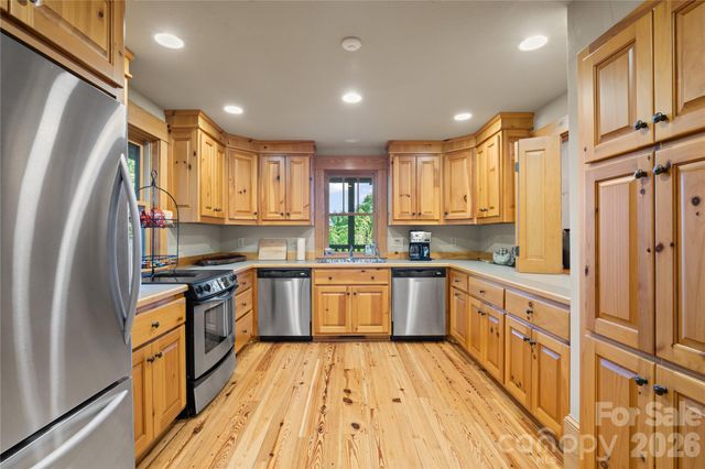 1915 Creston Drive, Black Mountain, NC 28711
