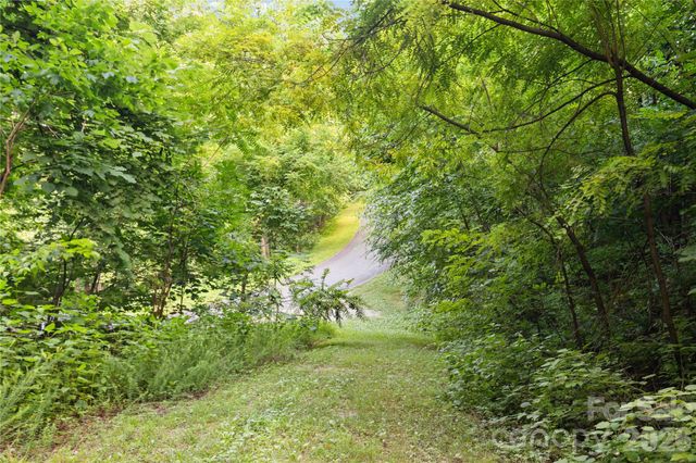 1915 Creston Drive, Black Mountain, NC 28711