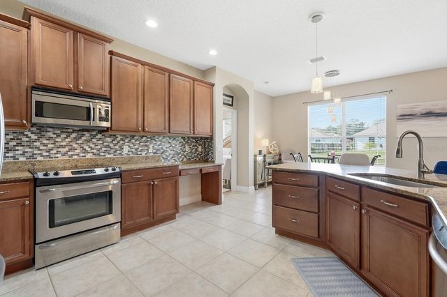 208 CRYSTAL RIDGE RD., Deland, FL 32720