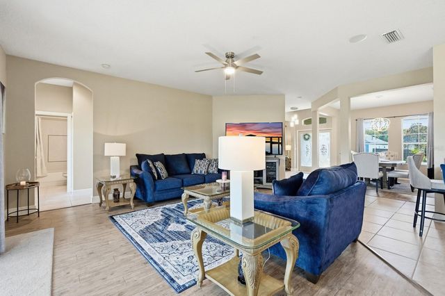 208 CRYSTAL RIDGE RD., Deland, FL 32720