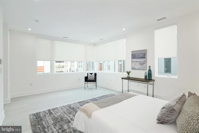 142R S FRONT ST, Philadelphia, PA 19106