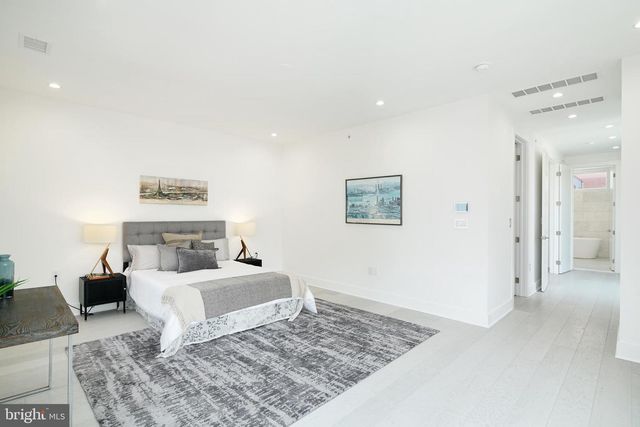 142R S FRONT ST, Philadelphia, PA 19106