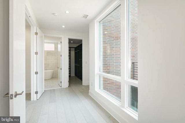 142R S FRONT ST, Philadelphia, PA 19106