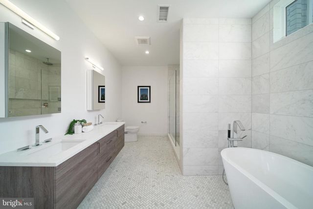 142R S FRONT ST, Philadelphia, PA 19106