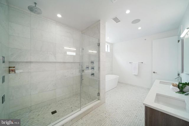 142R S FRONT ST, Philadelphia, PA 19106