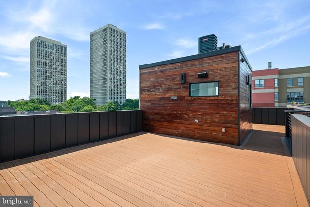 142R S FRONT ST, Philadelphia, PA 19106