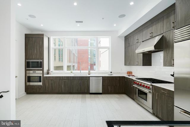 142R S FRONT ST, Philadelphia, PA 19106