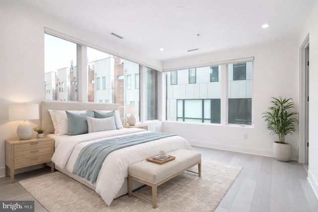 142R S FRONT ST, Philadelphia, PA 19106