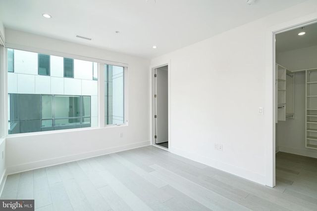 142R S FRONT ST, Philadelphia, PA 19106