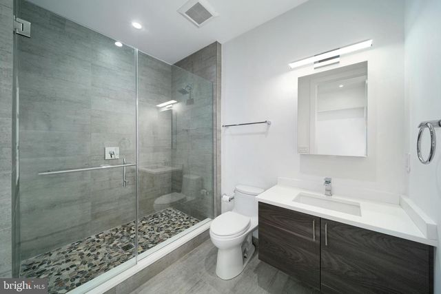 142R S FRONT ST, Philadelphia, PA 19106