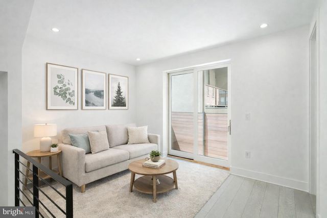 142R S FRONT ST, Philadelphia, PA 19106