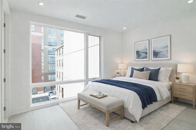 142R S FRONT ST, Philadelphia, PA 19106